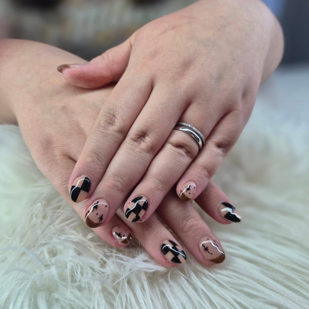 Minimal Black and Nude Fall Nails