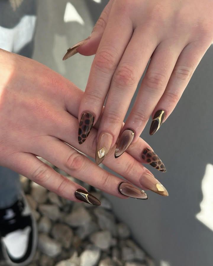 Tortoiseshell and Gold Accent Stiletto Nails