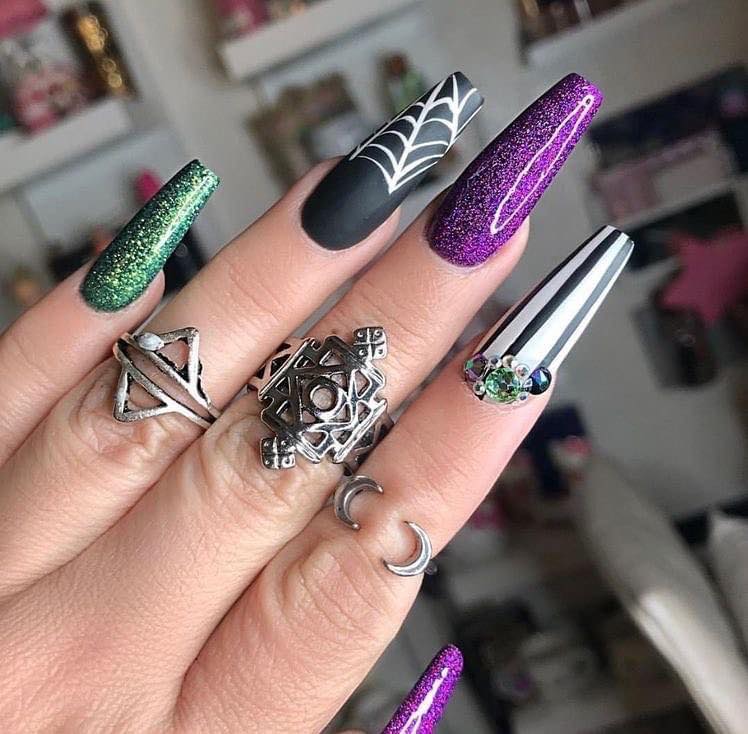 Cute Halloween Nails with Glitter and Web Design
