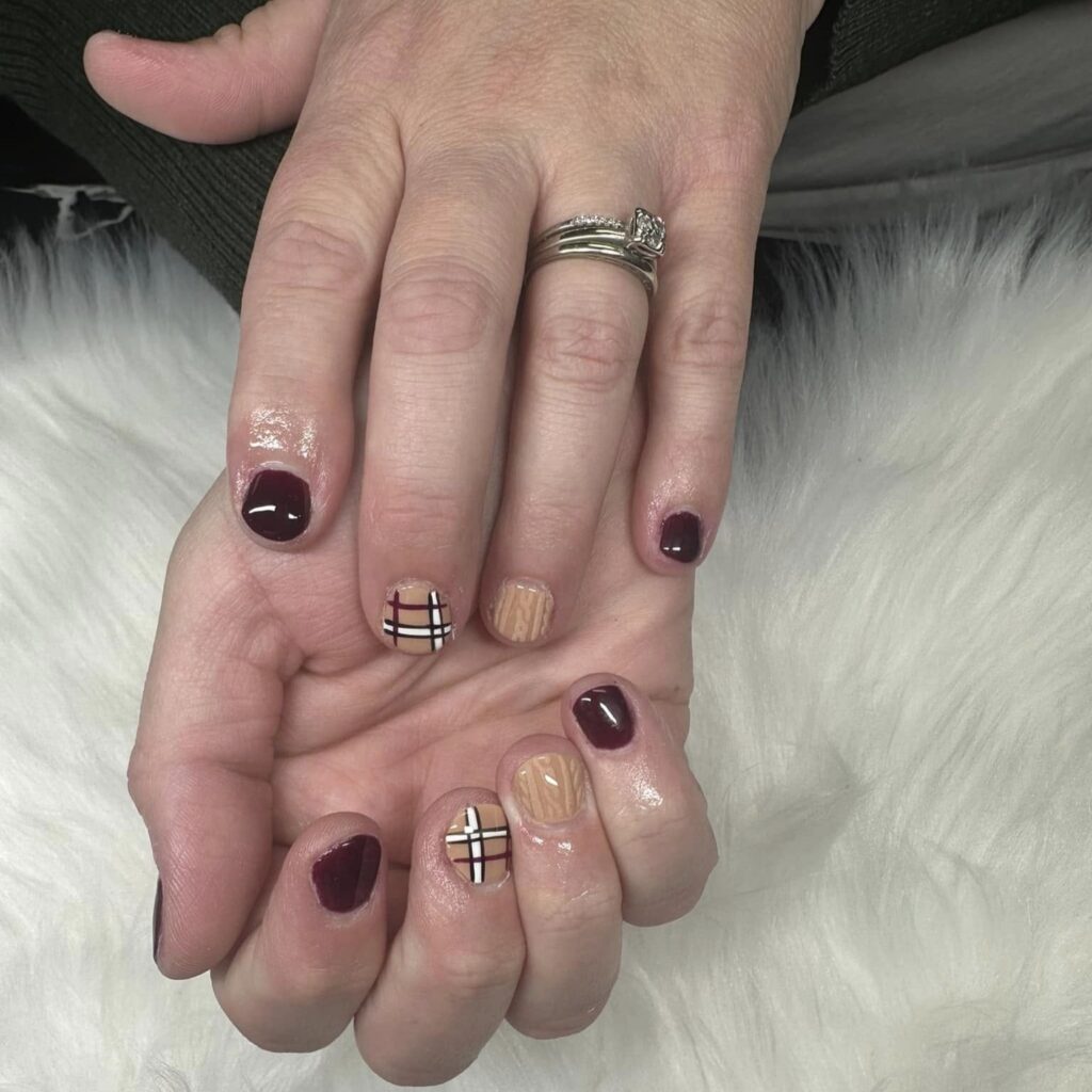 Plaid Accent Style Simple Thanksgiving Nails