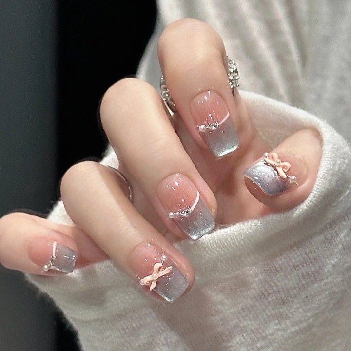 Gradient Bow Silver Nails