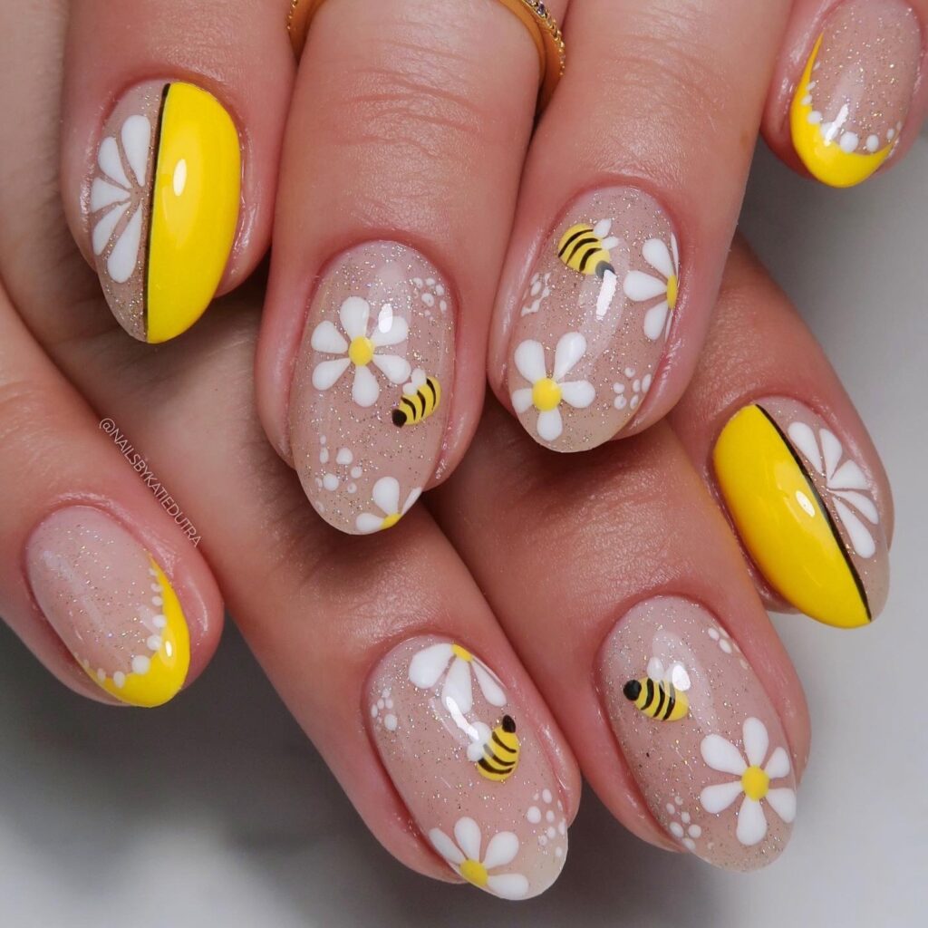 Daisy Bee Yellow Nails