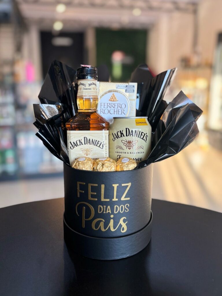 Bold Whiskey Basket For Fathers Bold Whiskey father's day gift Basket ideas