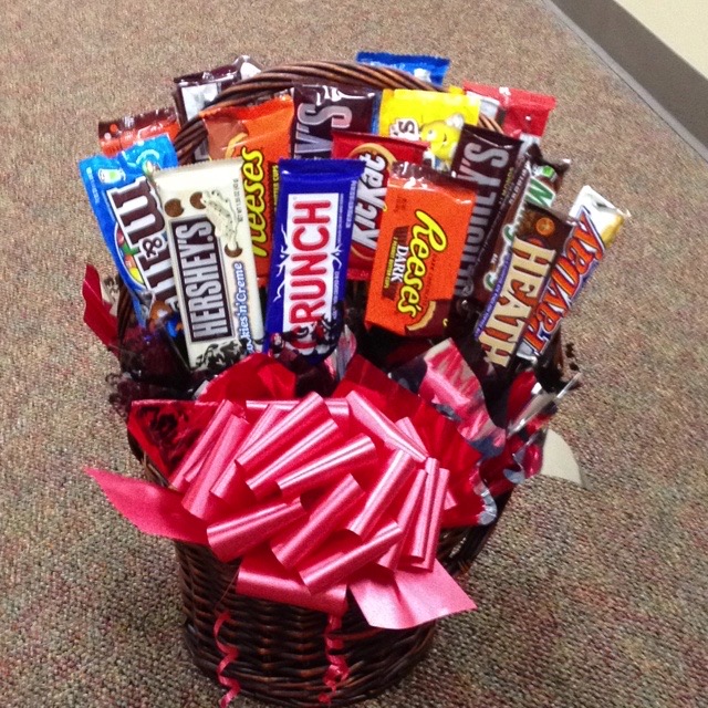 CHOCOLATE GIFT BASKET Idea